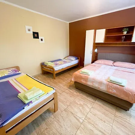 Apartmani Combaj Jadranovo Exterior photo