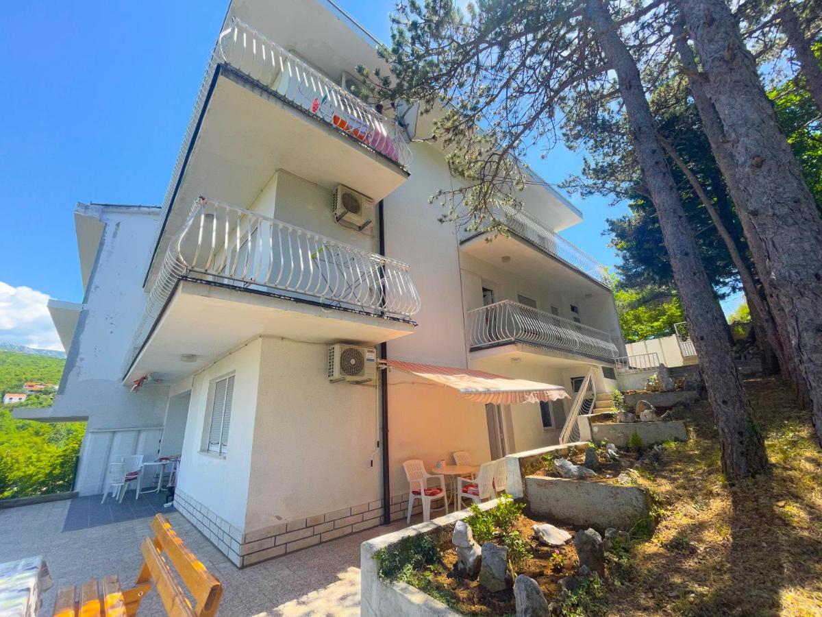 Combaj Apartman *
