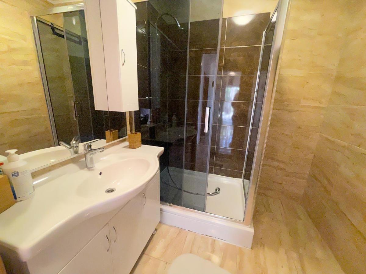 Combaj Apartment *
